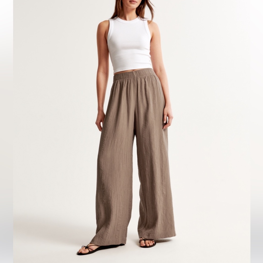 A&F crinkle texture pull on pants NWT!